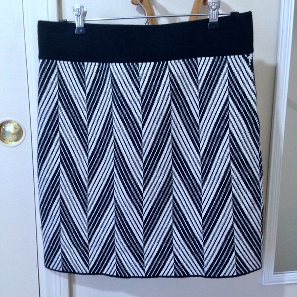 ANN TAYLOR Striped MERINO WOOL Blend Skirt Small - Picture 4 of 5